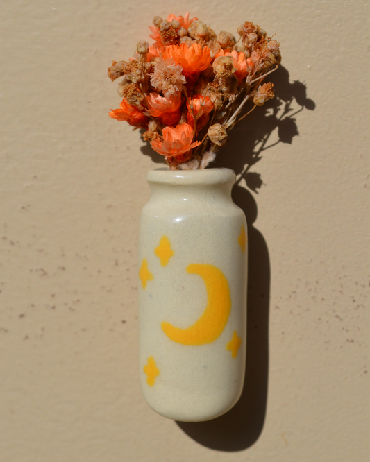 Dried Flower Moon Vase Magnet