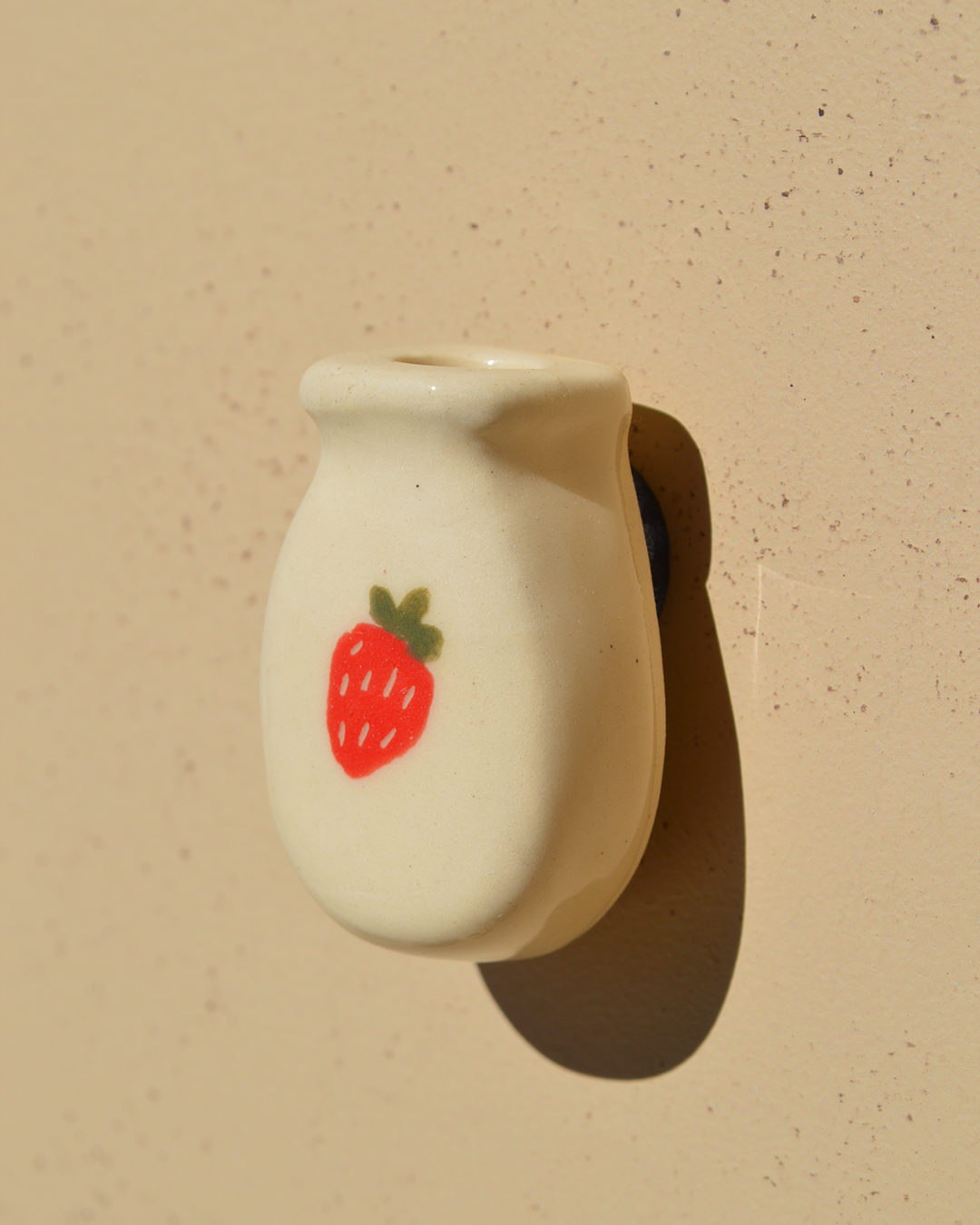 Fresh Flower Strawberry Vase Magnet