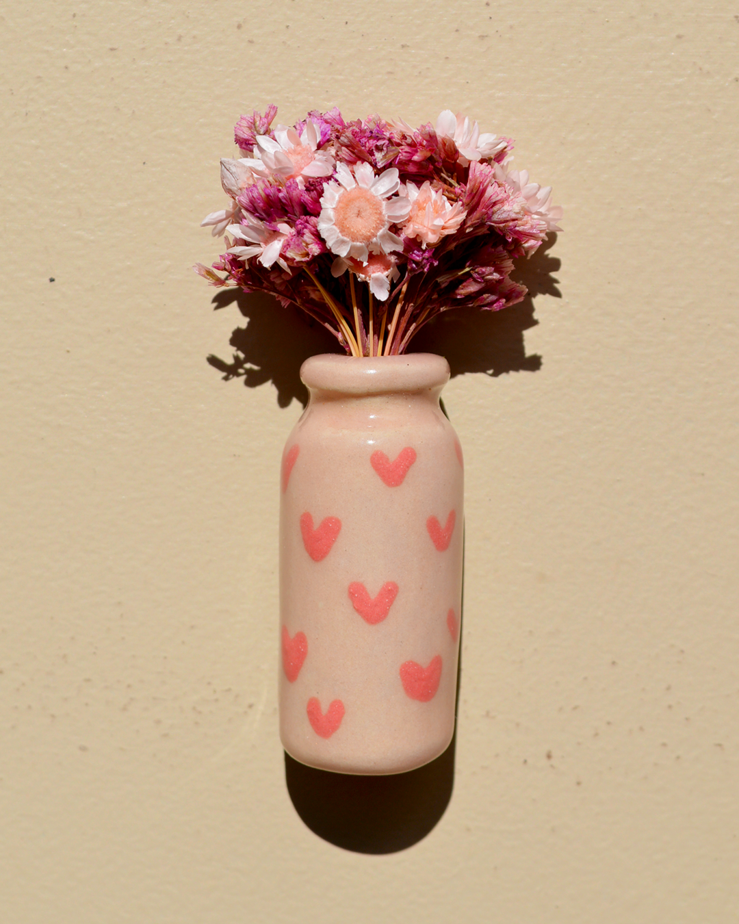 Dried Flower Pink Hearts Vase Magnet