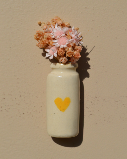 Dried Flower Yellow Heart Vase Magnet