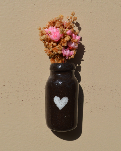 Dried Flower Black Heart Vase Magnet