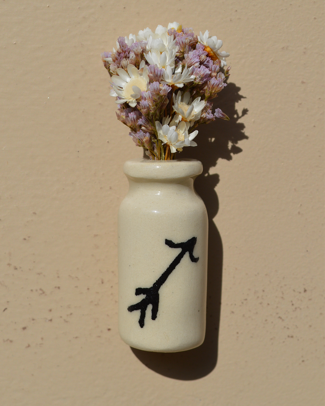 Dried Flower Arrow Vase Magnet