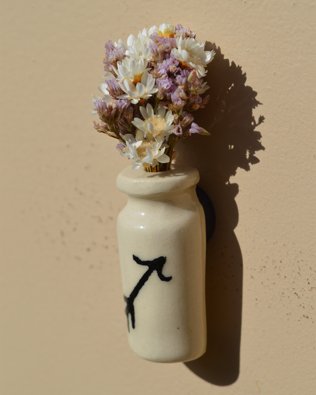 Dried Flower Arrow Vase Magnet