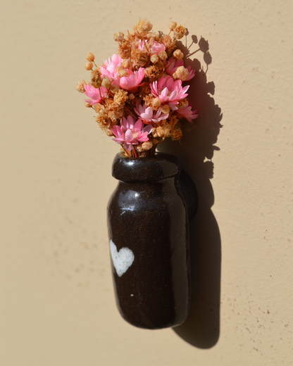Dried Flower Black Heart Vase Magnet