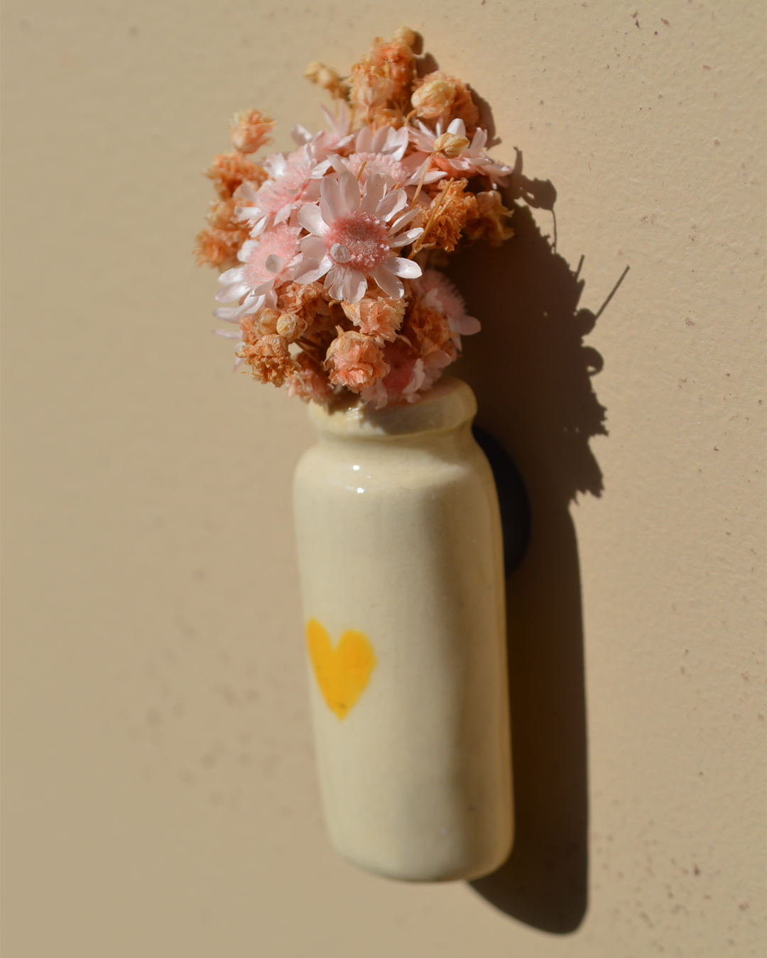 Dried Flower Yellow Heart Vase Magnet
