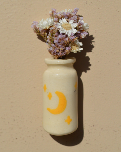 Dried Flower Moon Vase Magnet