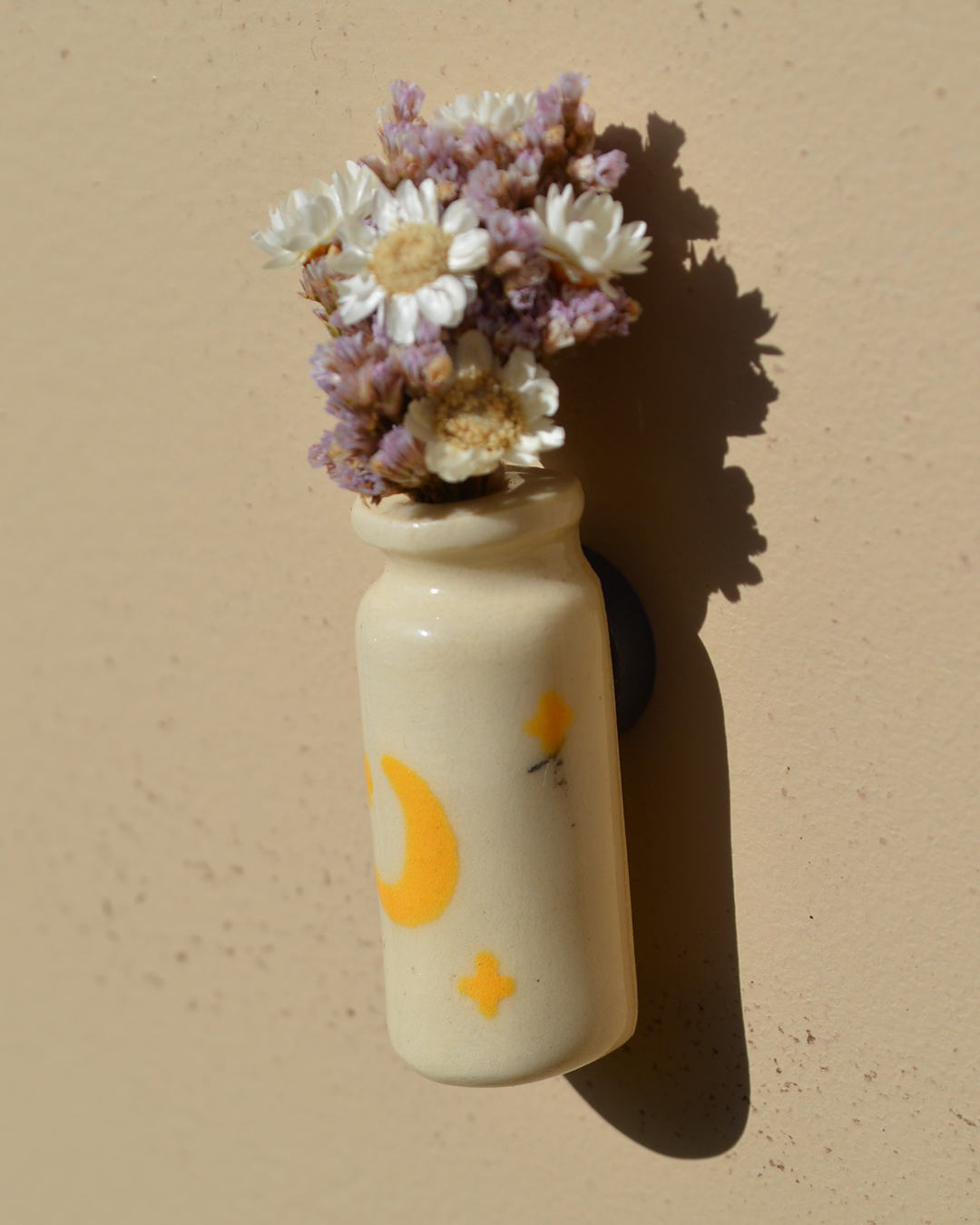 Dried Flower Moon Vase Magnet