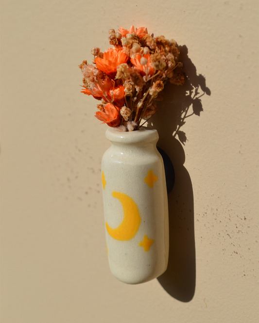 Dried Flower Moon Vase Magnet