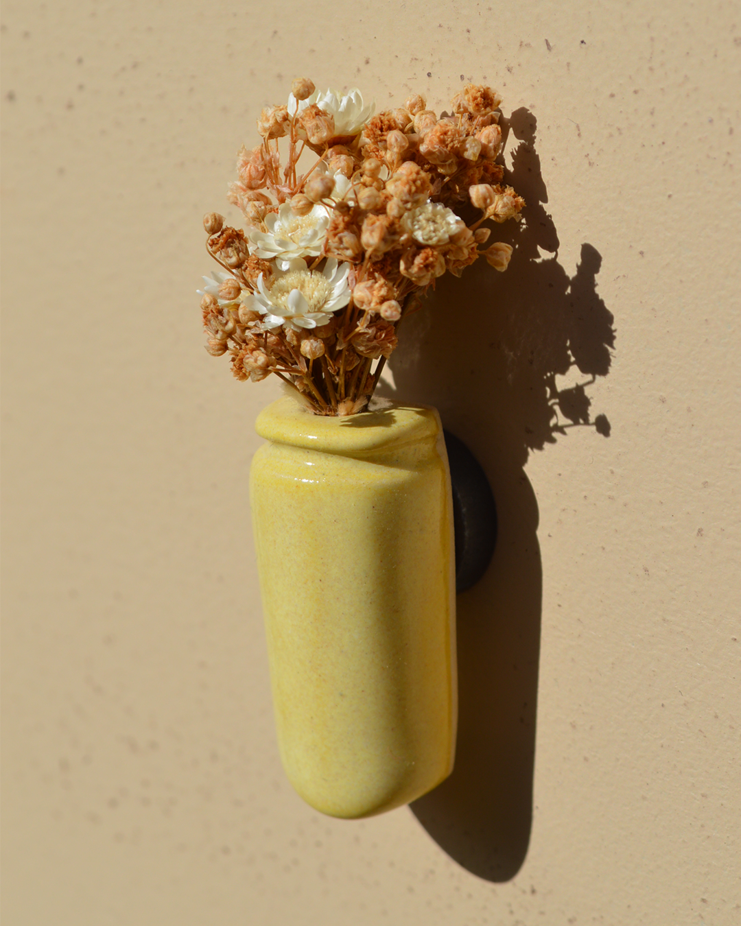 Dried Flower Yellow Vase Magnet