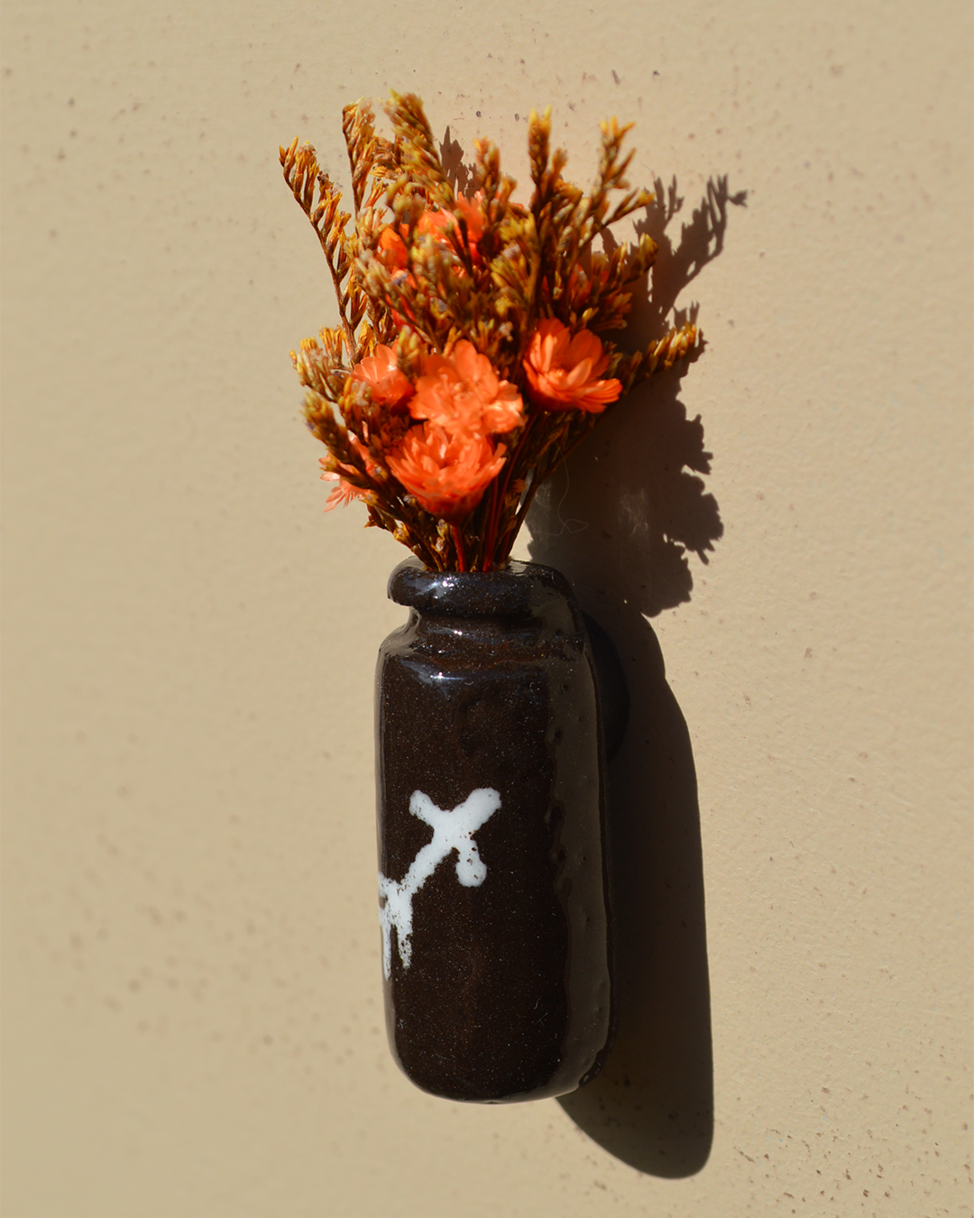 Dried Flower Black Arrow Vase Magnet