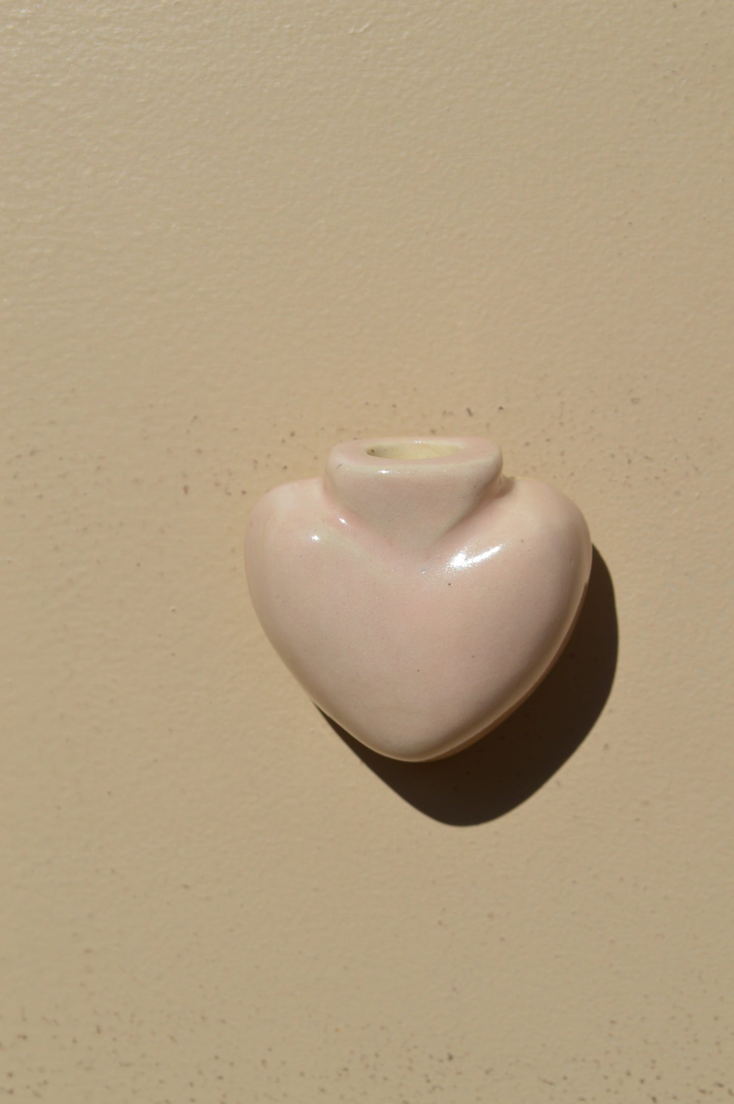 Fresh Flower Pink Heart Vase Magnet