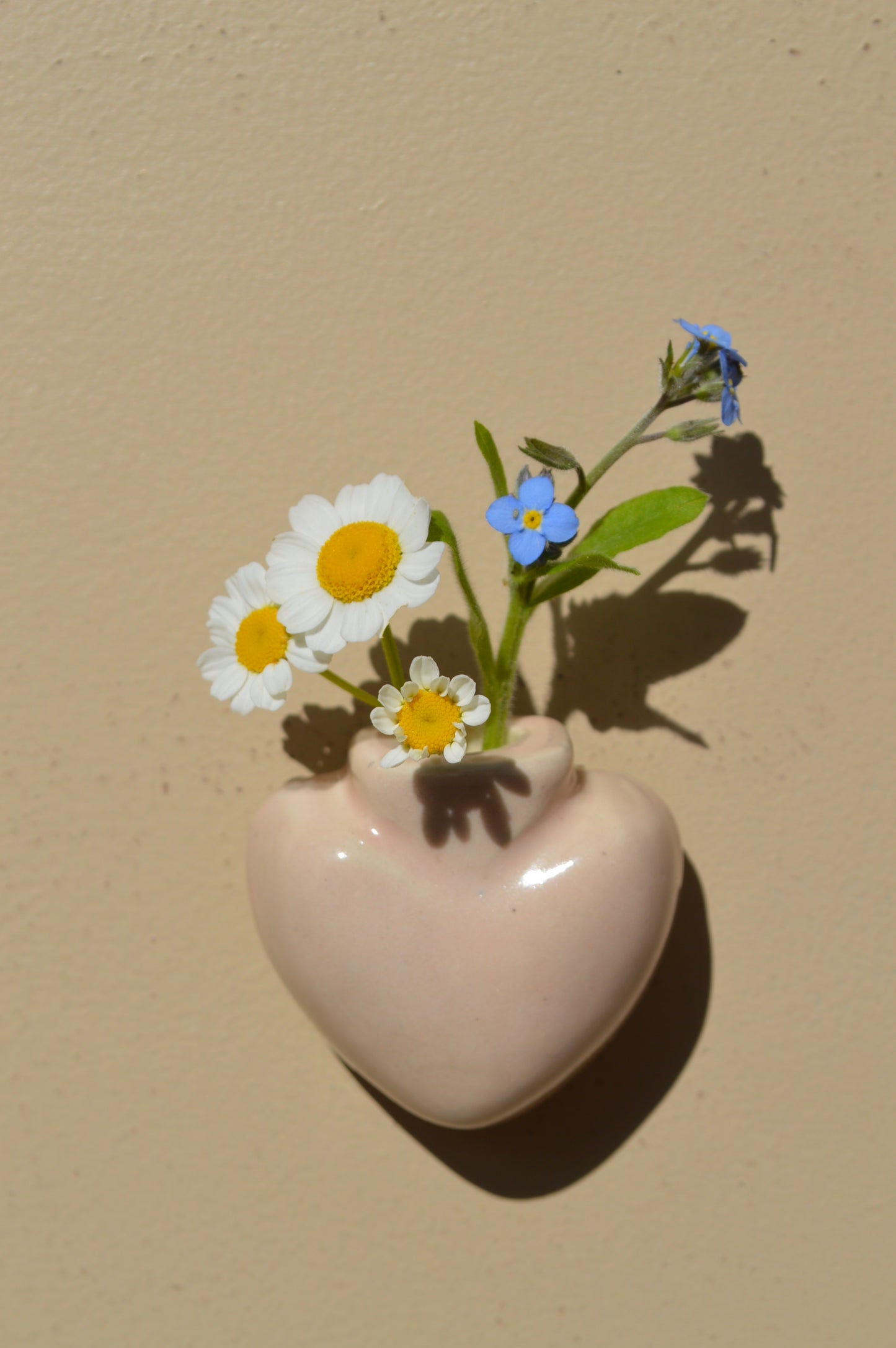 Fresh Flower Pink Heart Vase Magnet