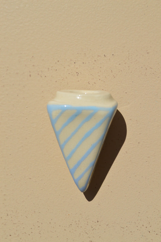 Fresh Flower Blue-Striped Vase Magnet