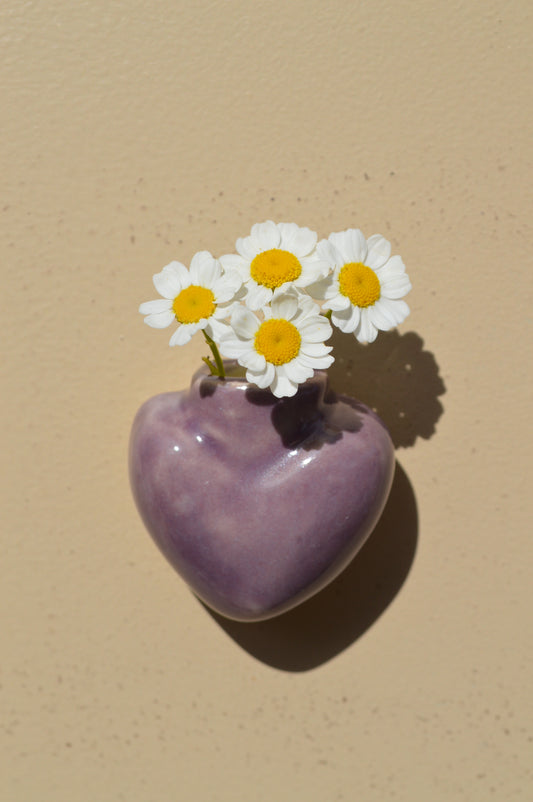 Fresh Flower Purple Heart Vase Magnet