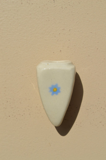 Fresh Flower Blue Flower Vase Magnet