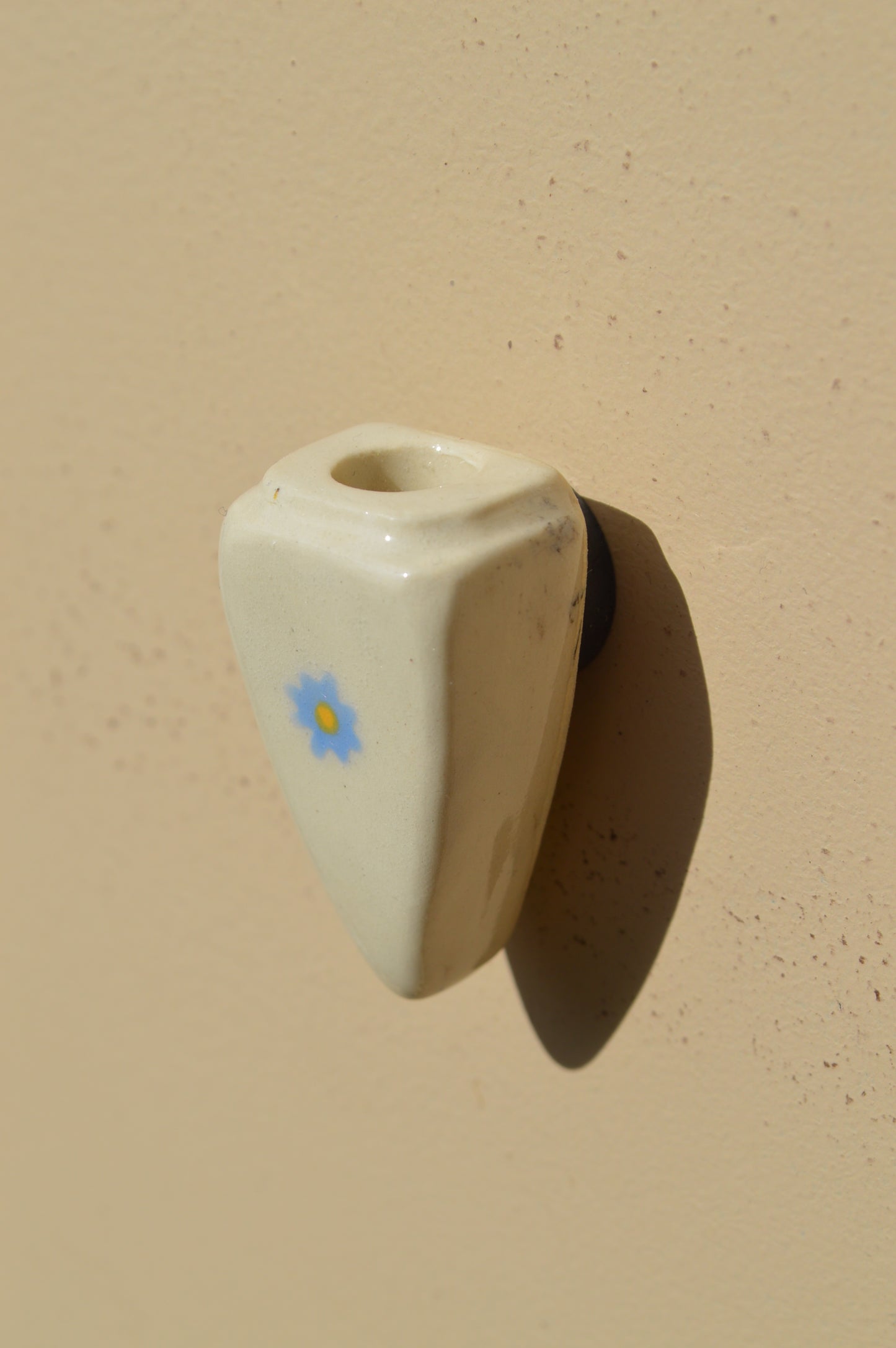 Fresh Flower Blue Flower Vase Magnet