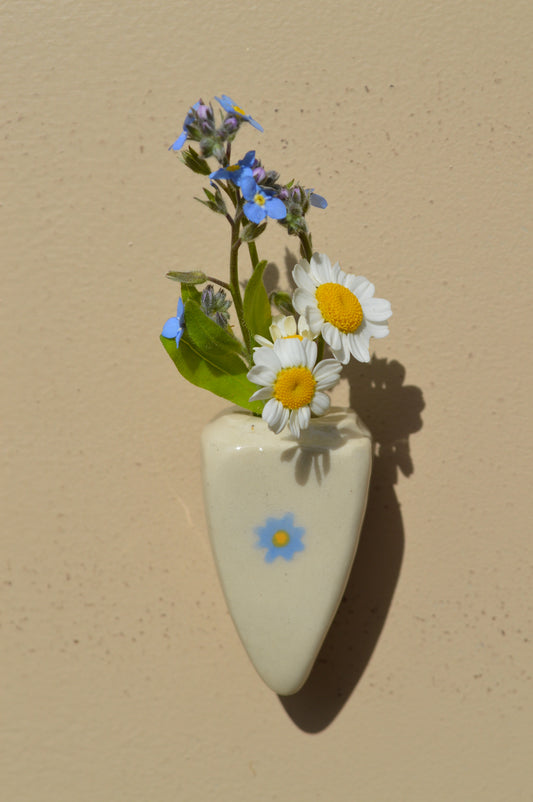 Fresh Flower Blue Flower Vase Magnet