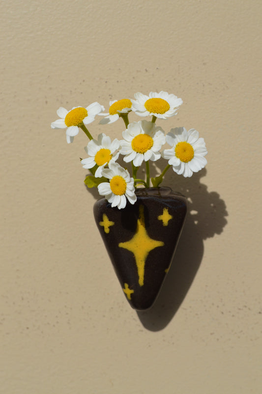 Fresh Flower Black Star Vase Magnet