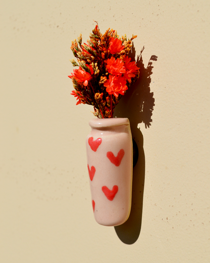 Dried Flower Red Hearts Vase Magnet