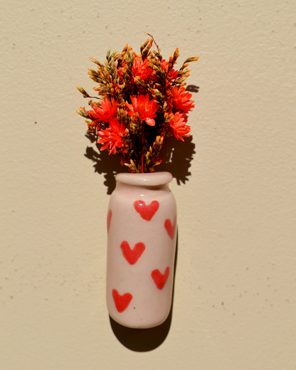 Dried Flower Red Hearts Vase Magnet