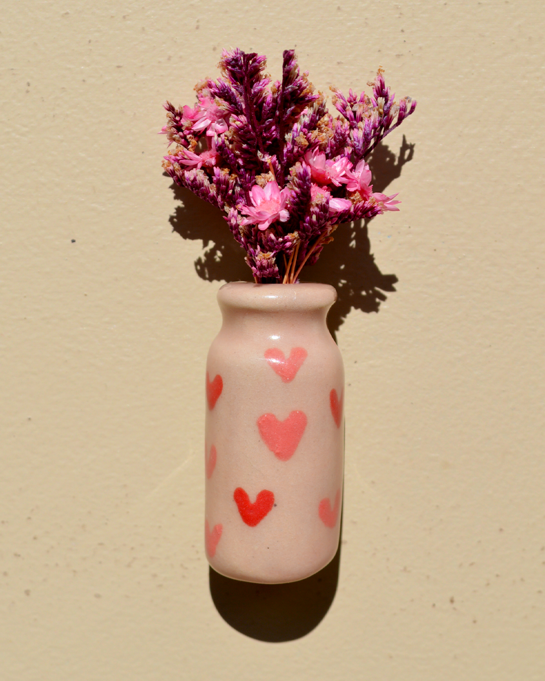 Dried Flower Pink Hearts Vase Magnet