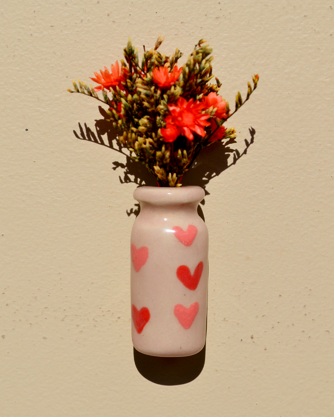 Dried Flower Pink Hearts Vase Magnet