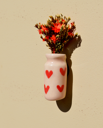 Dried Flower Red Hearts Vase Magnet