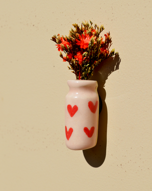 Dried Flower Red Hearts Vase Magnet
