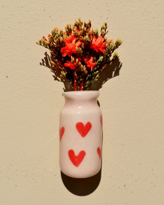 Dried Flower Red Hearts Vase Magnet