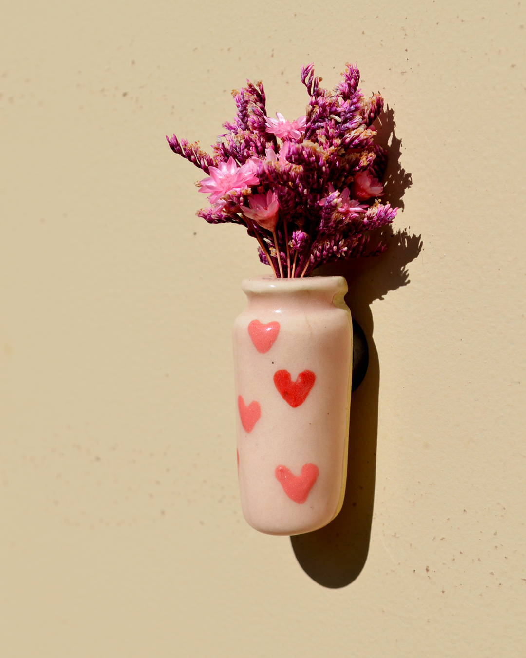 Dried Flower Pink Hearts Vase Magnet