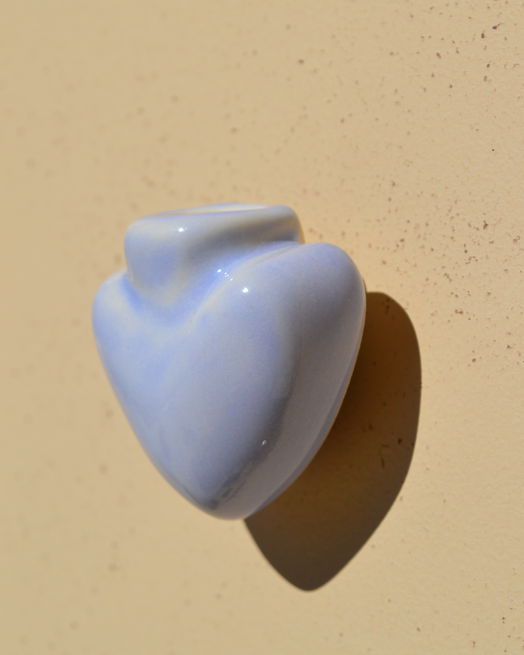 Fresh Flower Lavender Heart Vase Magnet