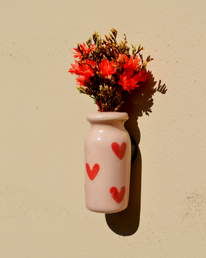 Dried Flower Red Hearts Vase Magnet