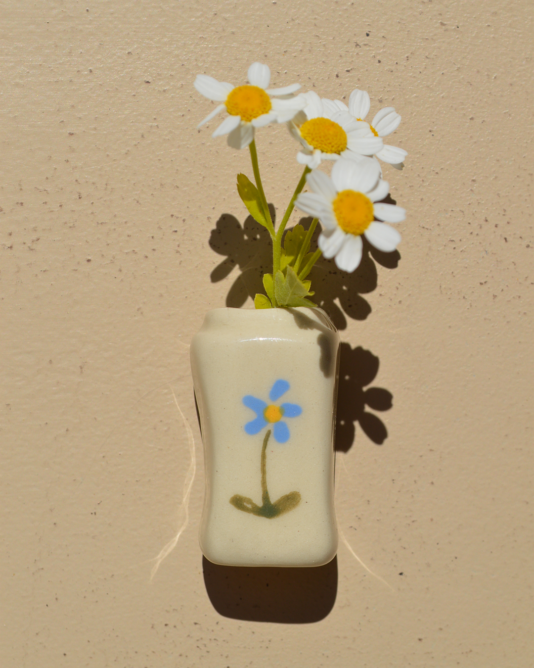 Fresh Flower Blue Flower Vase Magnet