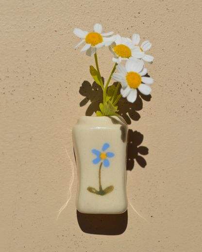 Fresh Flower Blue Flower Vase Magnet