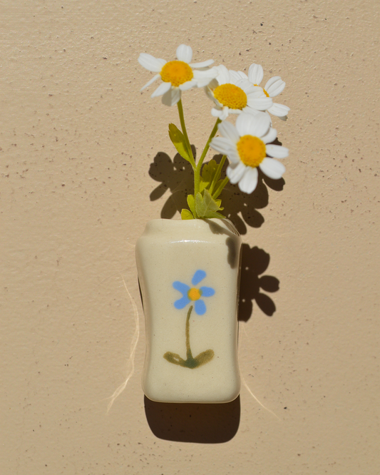 Fresh Flower Blue Flower Vase Magnet