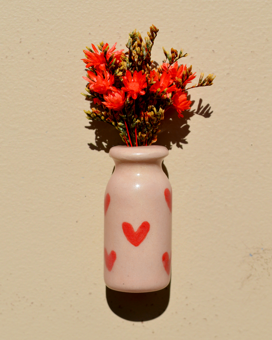 Dried Flower Red Hearts Vase Magnet