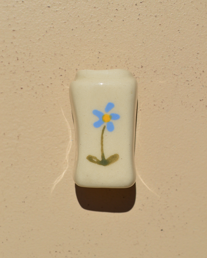Fresh Flower Blue Flower Vase Magnet