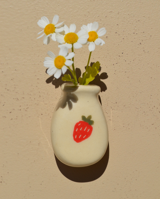 Fresh Flower Strawberry Vase Magnet