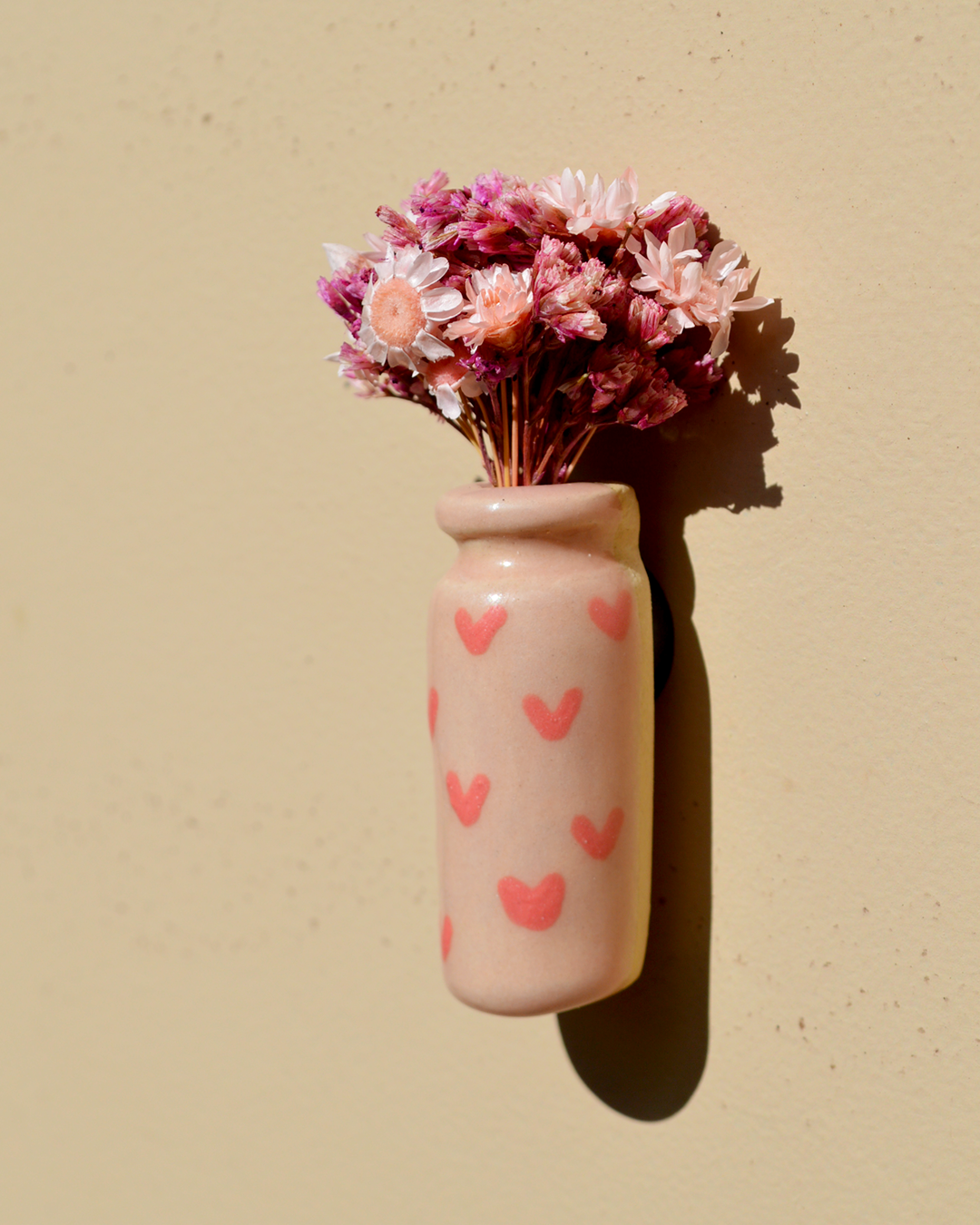 Dried Flower Pink Hearts Vase Magnet
