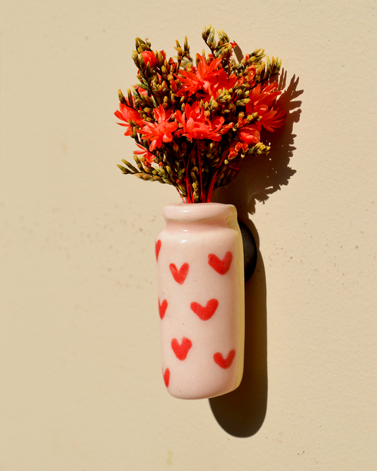 Dried Flower Red Hearts Vase Magnet