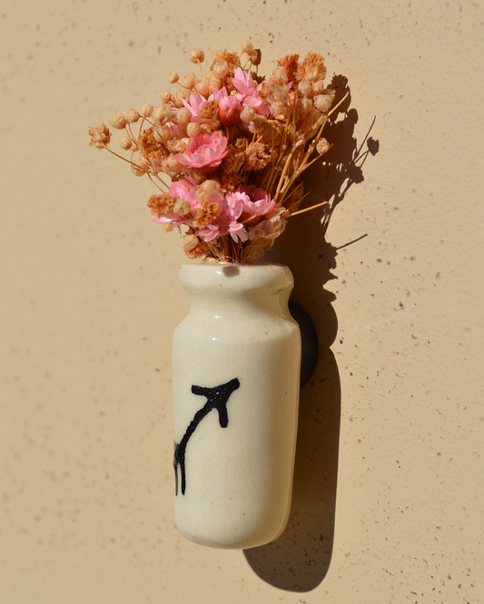 Dried Flower Black Arrow Magnet