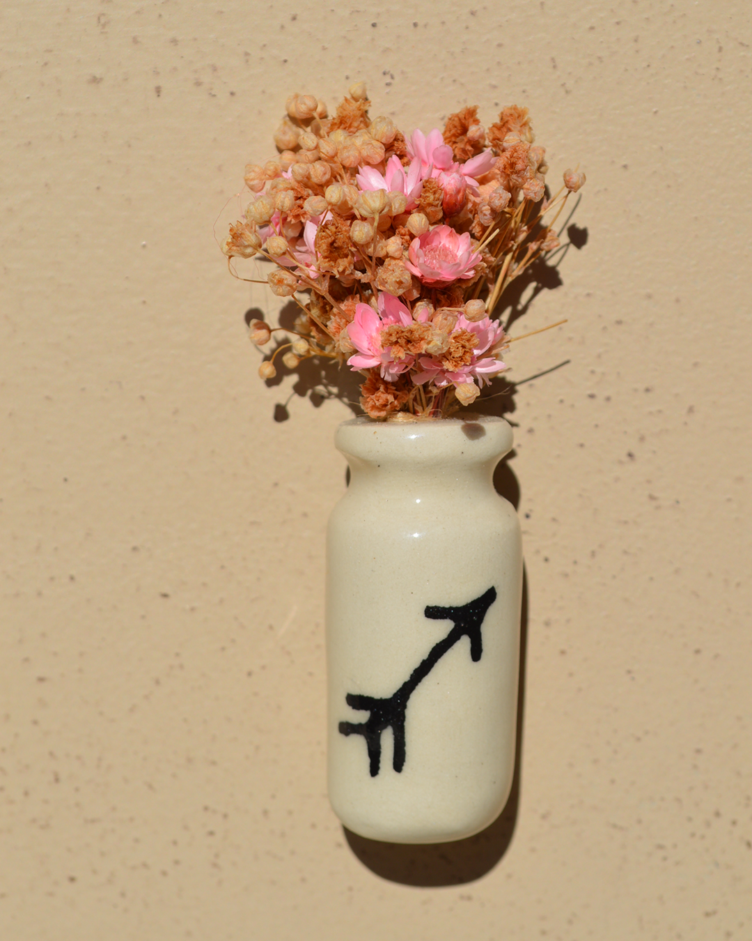 Dried Flower Black Arrow Magnet